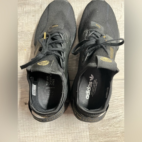 Adidas black shoe NMD R1.V2 - Picture 3 of 7